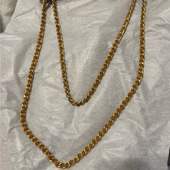 Tory Burch Britten Large Adjustable Shoulder Bag in Bark Leather, Logo - Picture 10 of 10